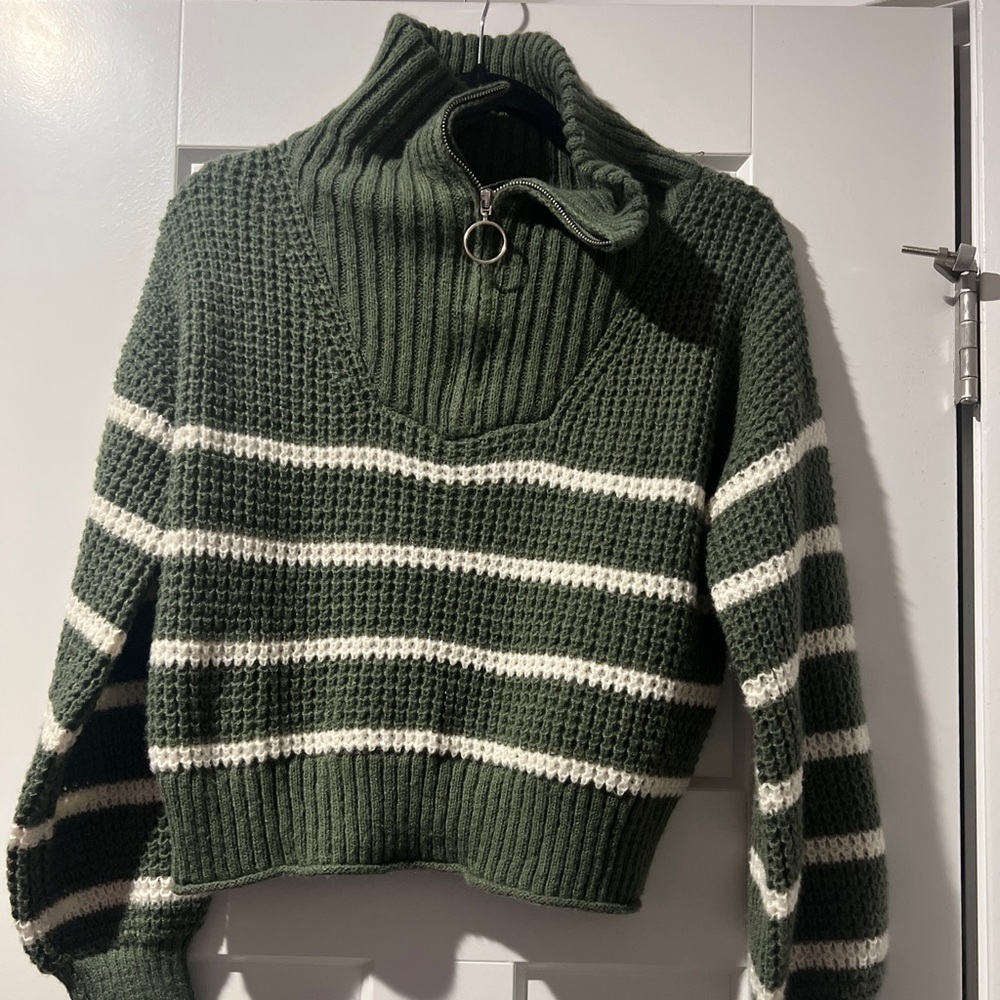 SO 1/4 Zip Sweater- Juniors Size Large